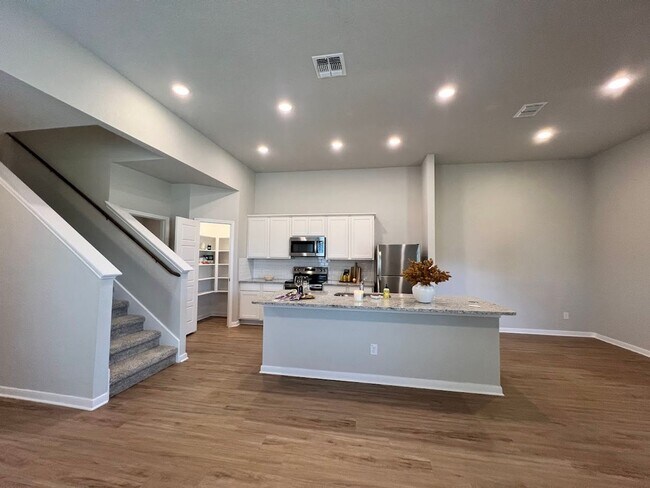 Foto del edificio - 197-201 Nespral Dr