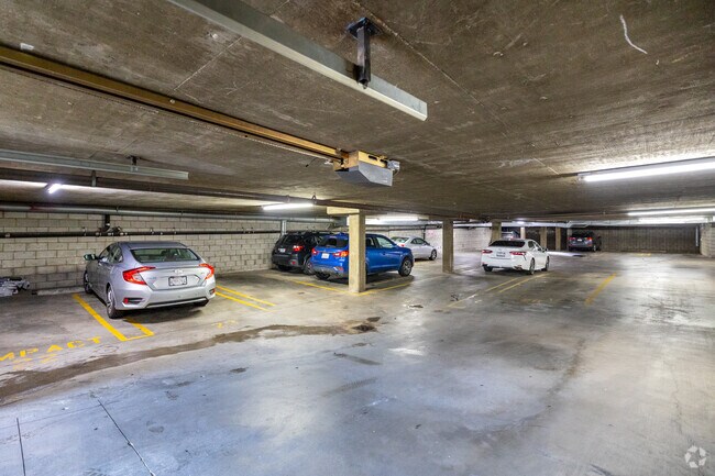 Aparcamiento - Chateau Emelita Apartments