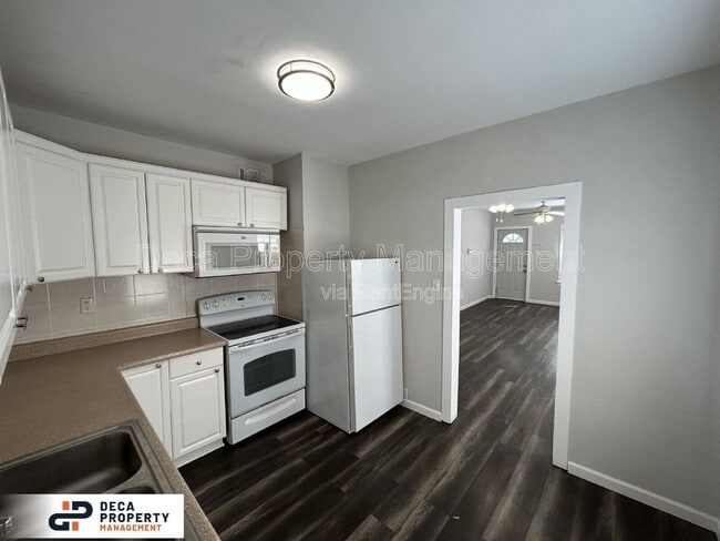 Building Photo - 4928 Tiemann Ave