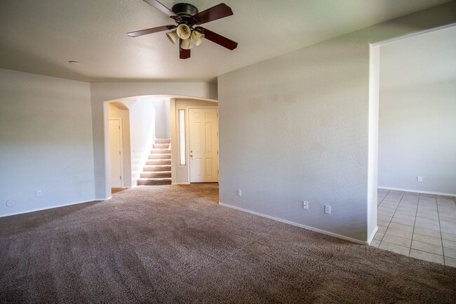 Building Photo - 2600 E Springfield Pl