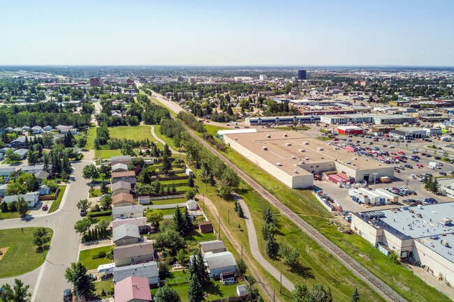 Life in Grande Prairie is convenient, with shops and restaurants next to neighbourhoods.