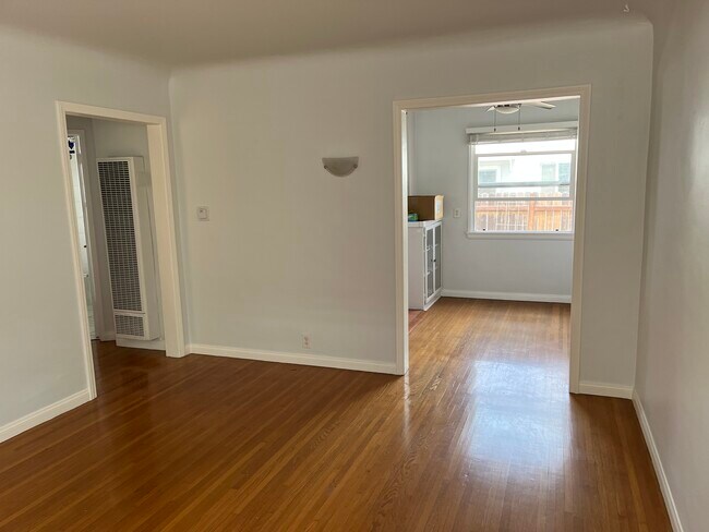 Building Photo - 2121 Oak St