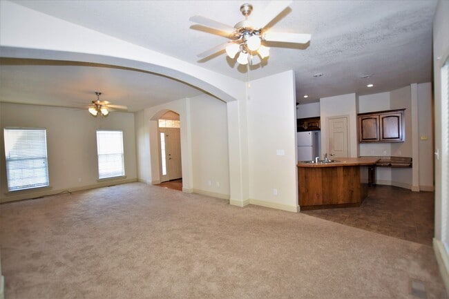 Building Photo - 1004 S Gate Cir