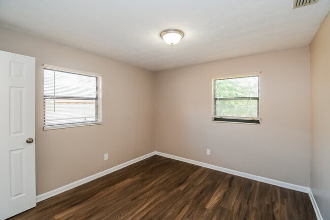 Building Photo - 714 S 42nd St