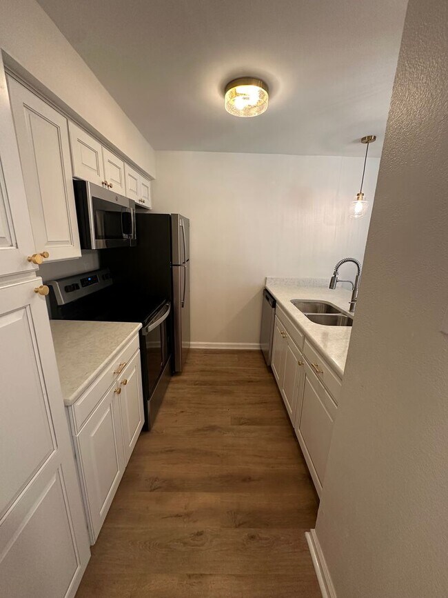 Foto del edificio - 1BD/1BA Condo located on the Germantown/Me...