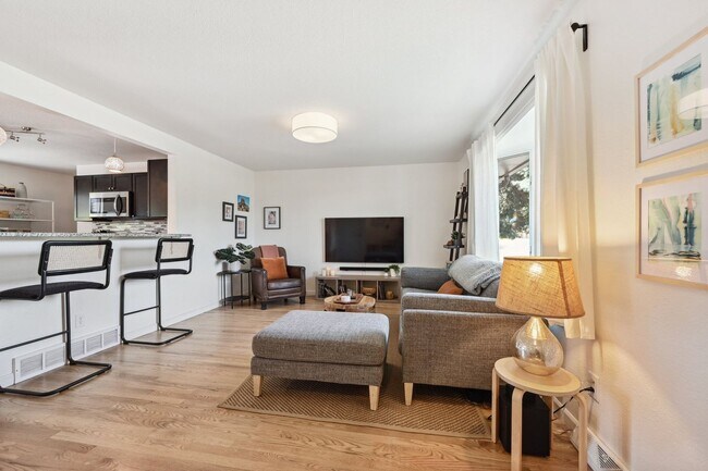 Foto del edificio - Amazing Arvada Home available now!