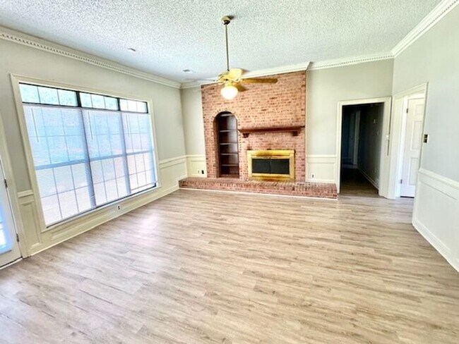 Foto del edificio - Spacious 3 Bedroom 2 Bath Home In Southeas...