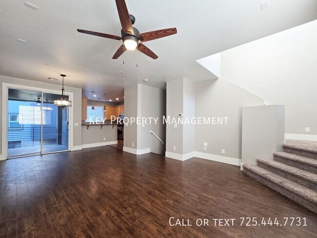 Building Photo - 2 Bedroom, 2 Bath Modern Townhome near 215...