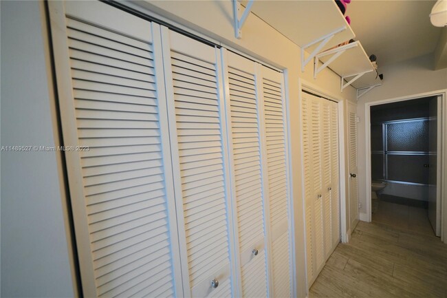 Building Photo - 5601 Collins Ave