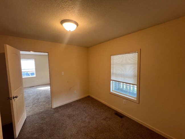 Foto del edificio - 1349 E Walnut St
