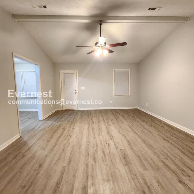 Building Photo - 680 Honey Creek Rd SE