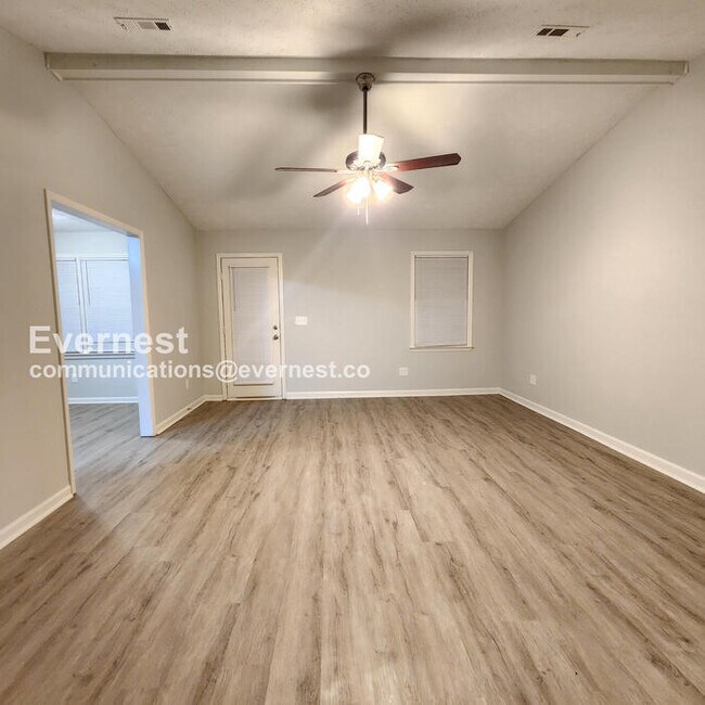 Foto del edificio - 680 Honey Creek Rd SE