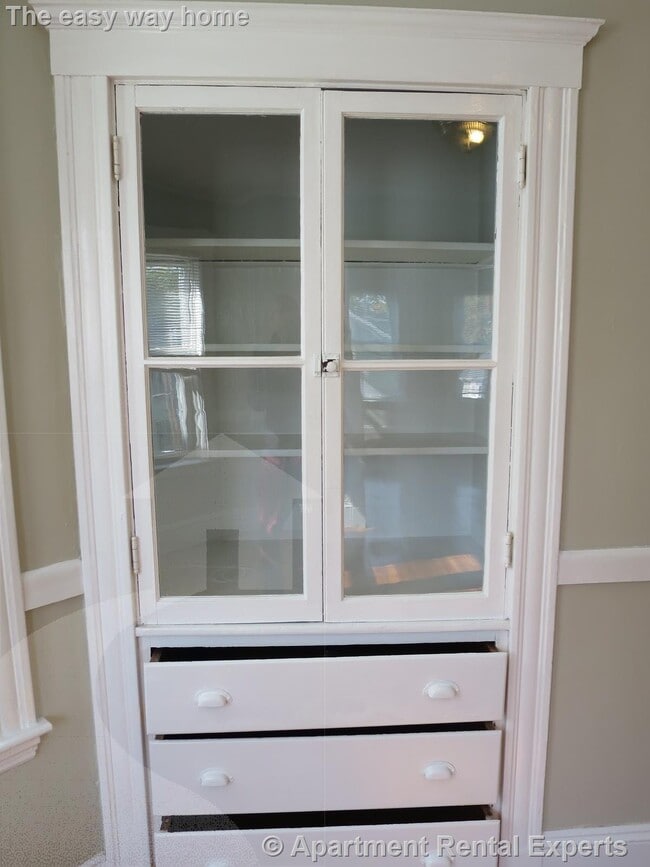 Building Photo - 36 Standish St