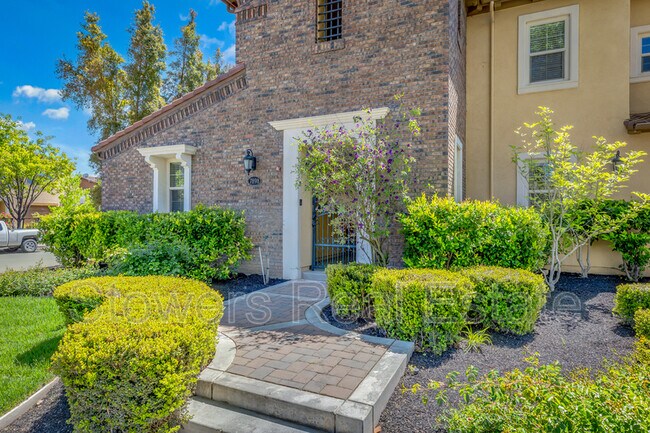 Building Photo - 7898 Kennard Ln