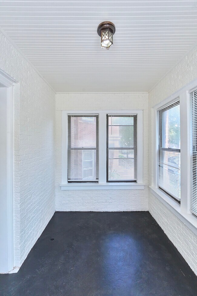 Foto del edificio - 6142 S Rhodes Ave