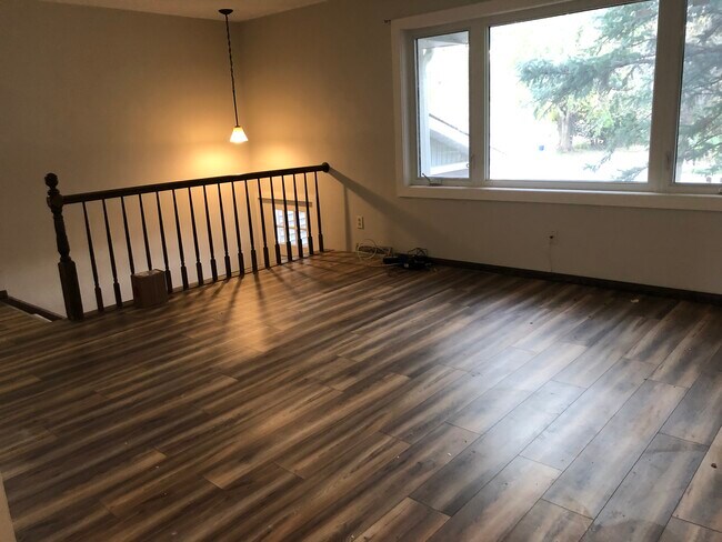 Foto del edificio - 323 Allan Ave