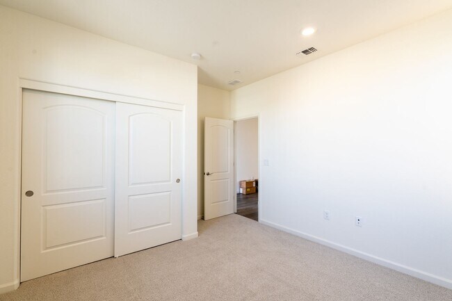 Foto del edificio - NEW 4 bedroom, 2.5 bath ranch style home i...