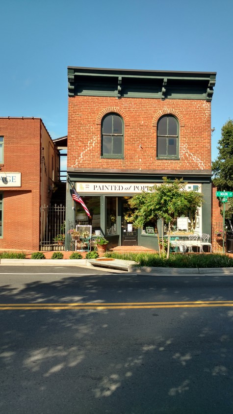 Primary Photo - 109 S Main St