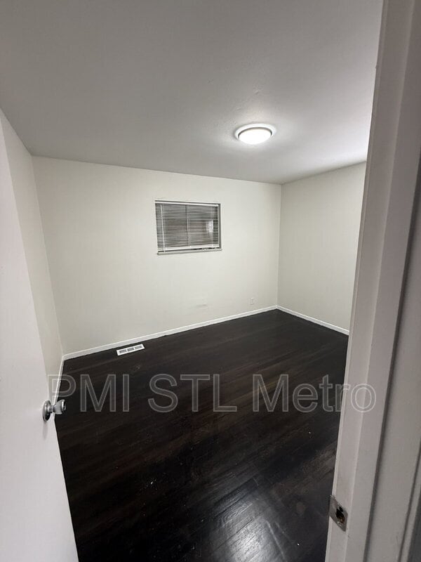 Building Photo - 10613 Spring Garden Dr