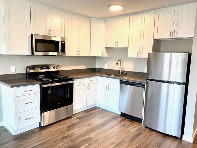 Interior Photo - Lakeview Place