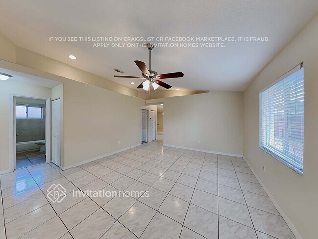 Foto del edificio - 10121 NW 127th Terrace