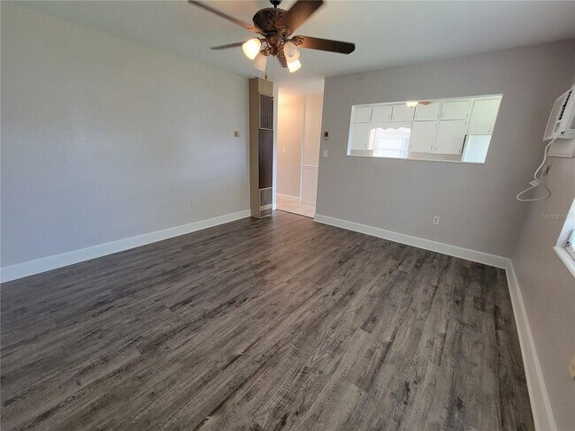 Building Photo - Charming 1/1 Duplex in St. Cloud – No HOA ...