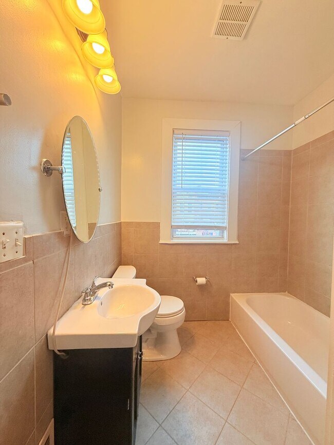 Building Photo - 3BR Rowhome w/ Private Parking | 1,764 Sq Ft | Eckington | $3,855