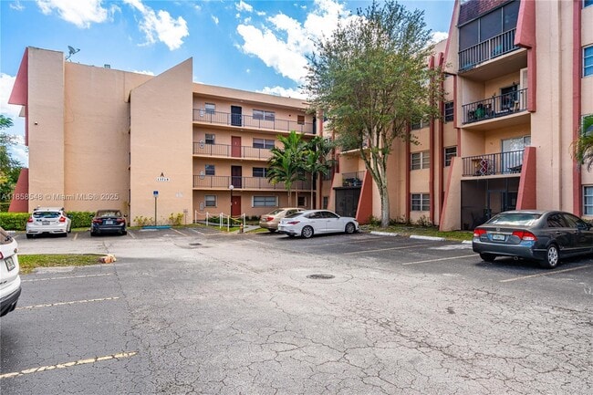 Building Photo - 13715 Kendale Lakes Cir