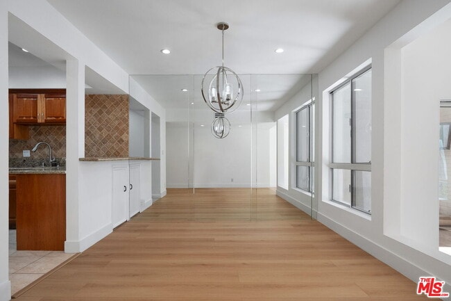 Foto del edificio - 4807 Woodley Ave