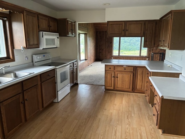 Building Photo - 935 Hazelwood Dr