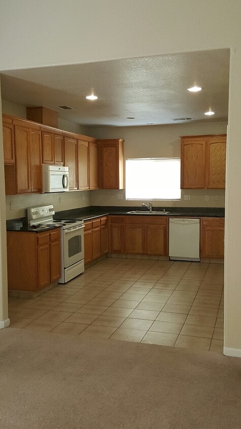 Kitchen - Tuolumne/Yosemite Duplex