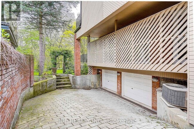 Building Photo - 6 Nesbitt Dr