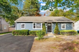 Building Photo - 423 Bedford St