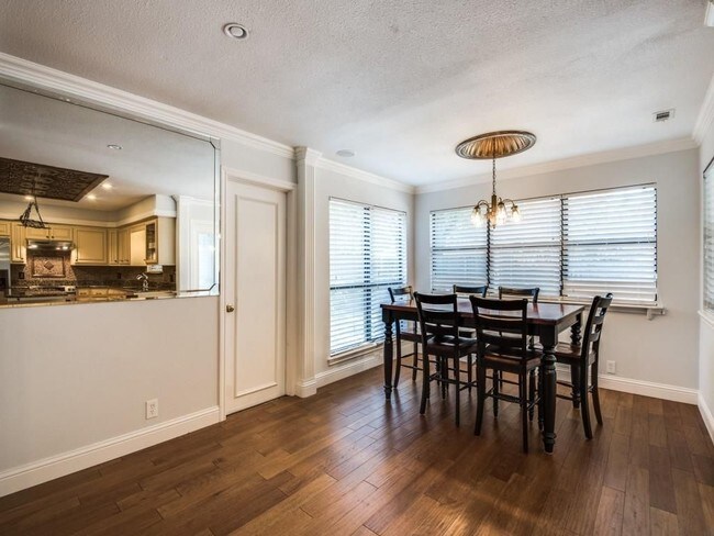 Foto del edificio - 2121 Aspenwood Dr N