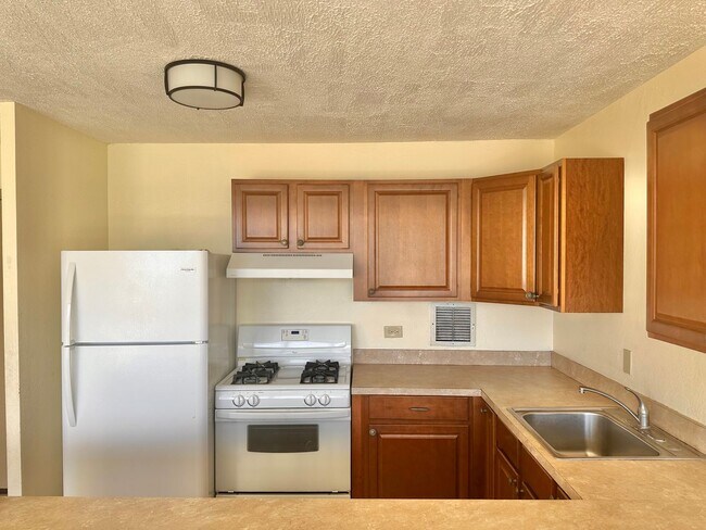 Foto del edificio - 1 Bedroom / 1 Bathroom Apartment at Puuone...