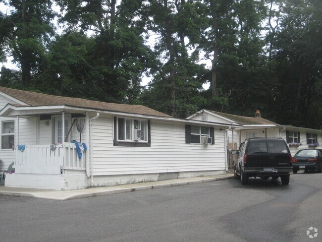 Foto del edificio - 188 Hallock Landing Rd