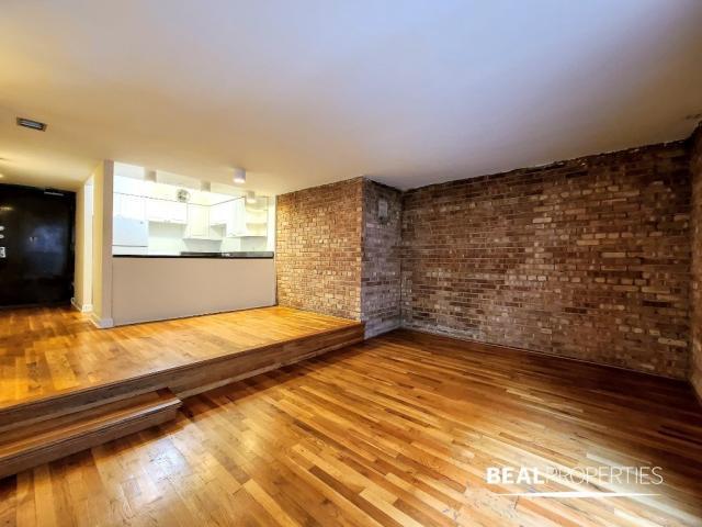 Building Photo - 2 bedroom in CHICAGO IL 60610