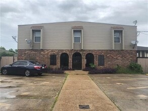 Building Photo - 213 Rosebud St
