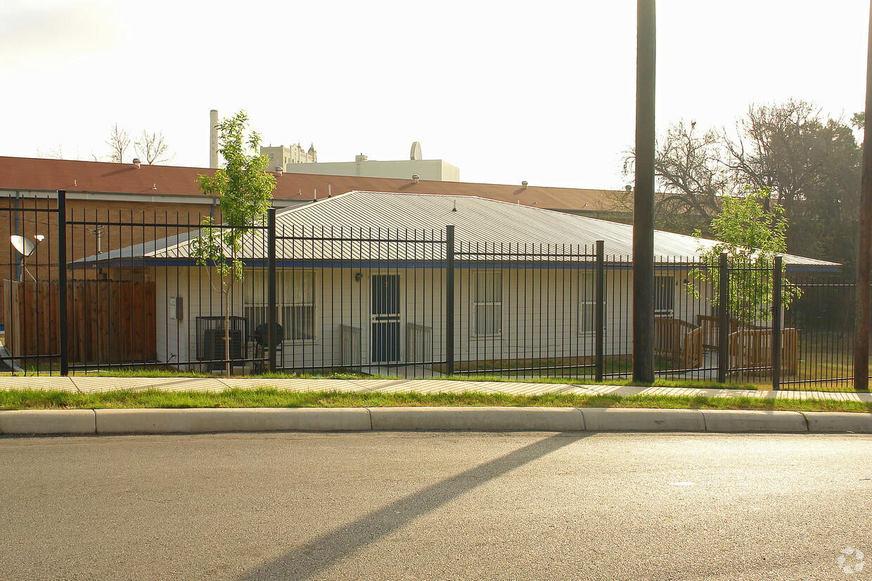 Building Photo - Peery Plaza