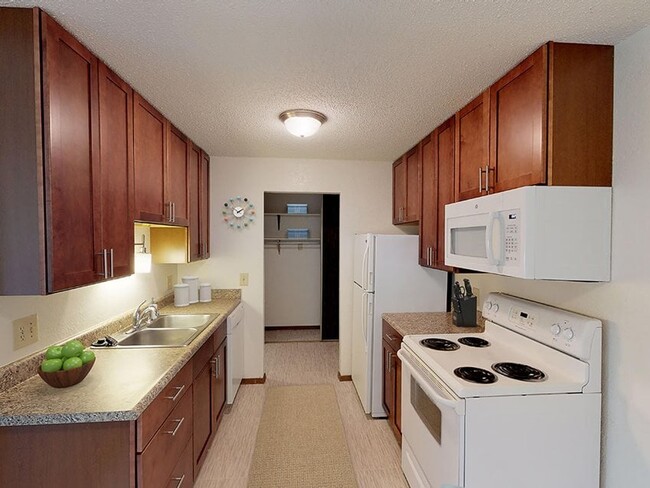 Building Photo - Country Bluff Apartments