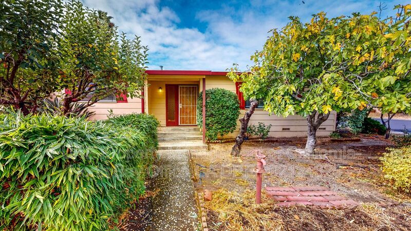 Foto principal - 325 Josephine Dr