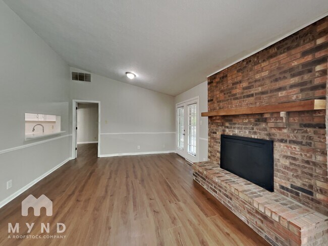 Foto del edificio - 8033 Clayburn Ct
