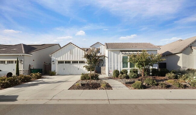 Building Photo - 2933 Valencia St