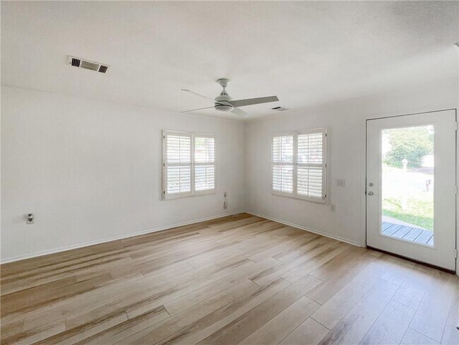 Building Photo - 4602 Cedar Point Dr