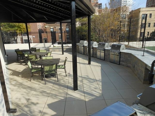 Foto del edificio - 3930 N Pine Grove Ave