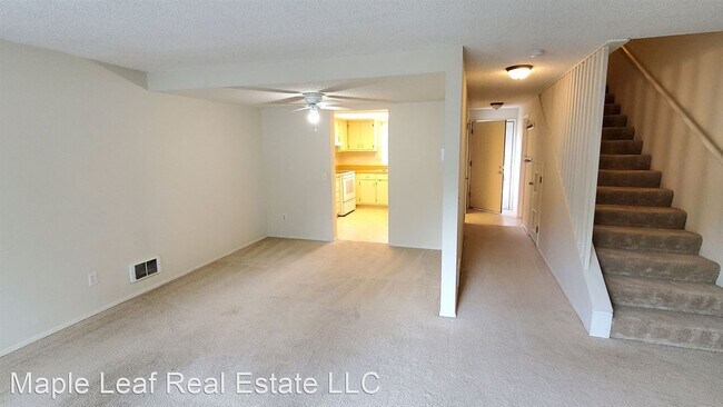 Building Photo - 2 br, 1.5 bath House - 18526 52nd Ave W #B3