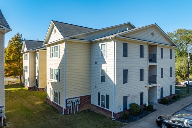 Building Photo - Ruby Oaks Apartments