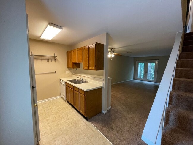 Building Photo - 2 Bedroom, 1 Bath Townhome Minutes from AU and Downtown!