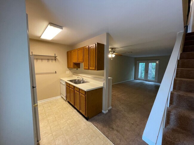 Foto del edificio - 2 Bedroom, 1 Bath Townhome Minutes from AU and Downtown!