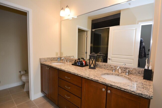 Foto del edificio - 9348 Towne Square Ave